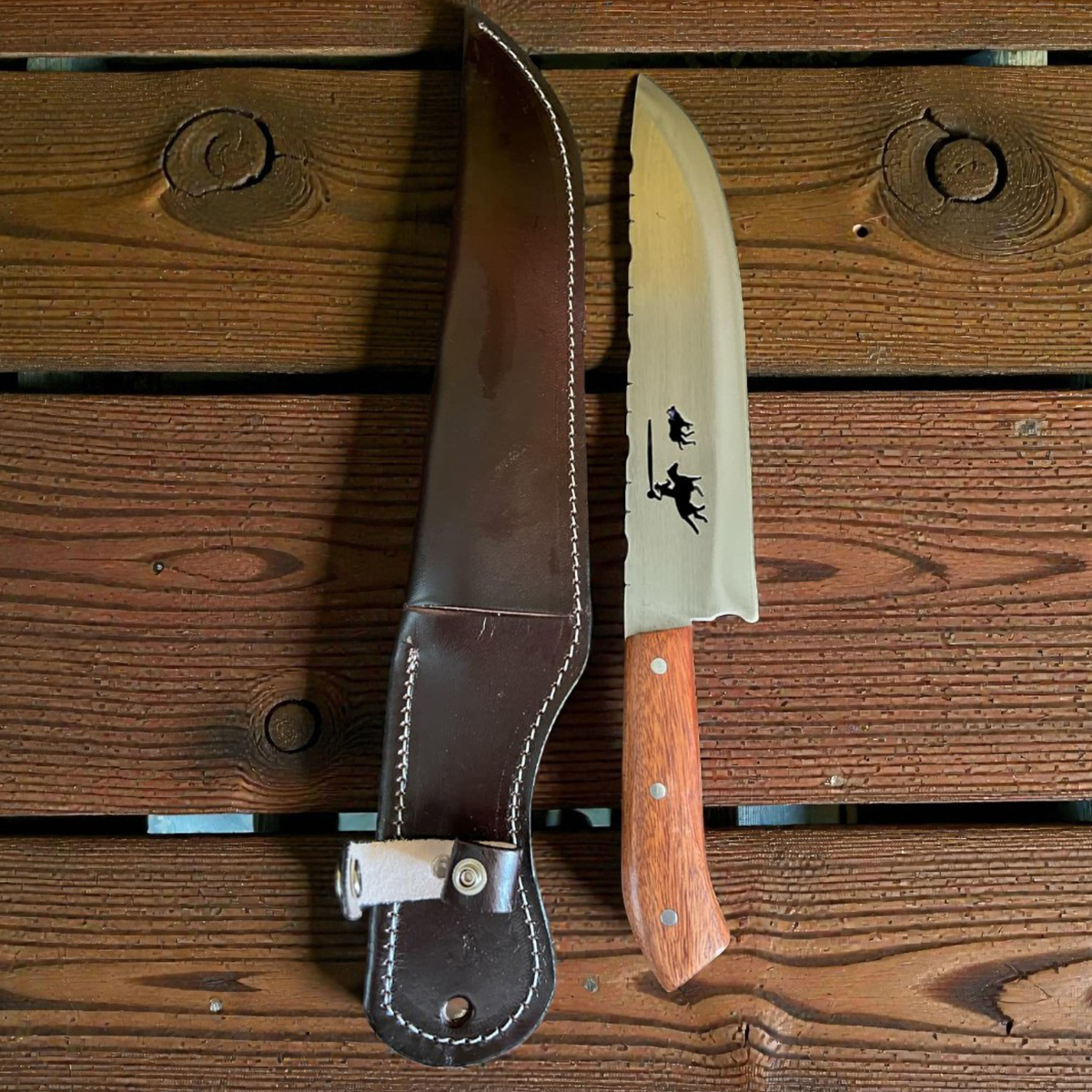 padrao-1200x1200 002 FACA PERSONALIZADA CABO MADEIRA E BAINHA EM COURO - Imagem 1